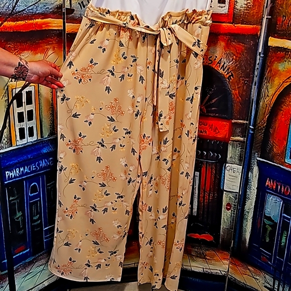 Rue Plus 3xl Pantsuit Floral legs with White Top EUC - Picture 2 of 6